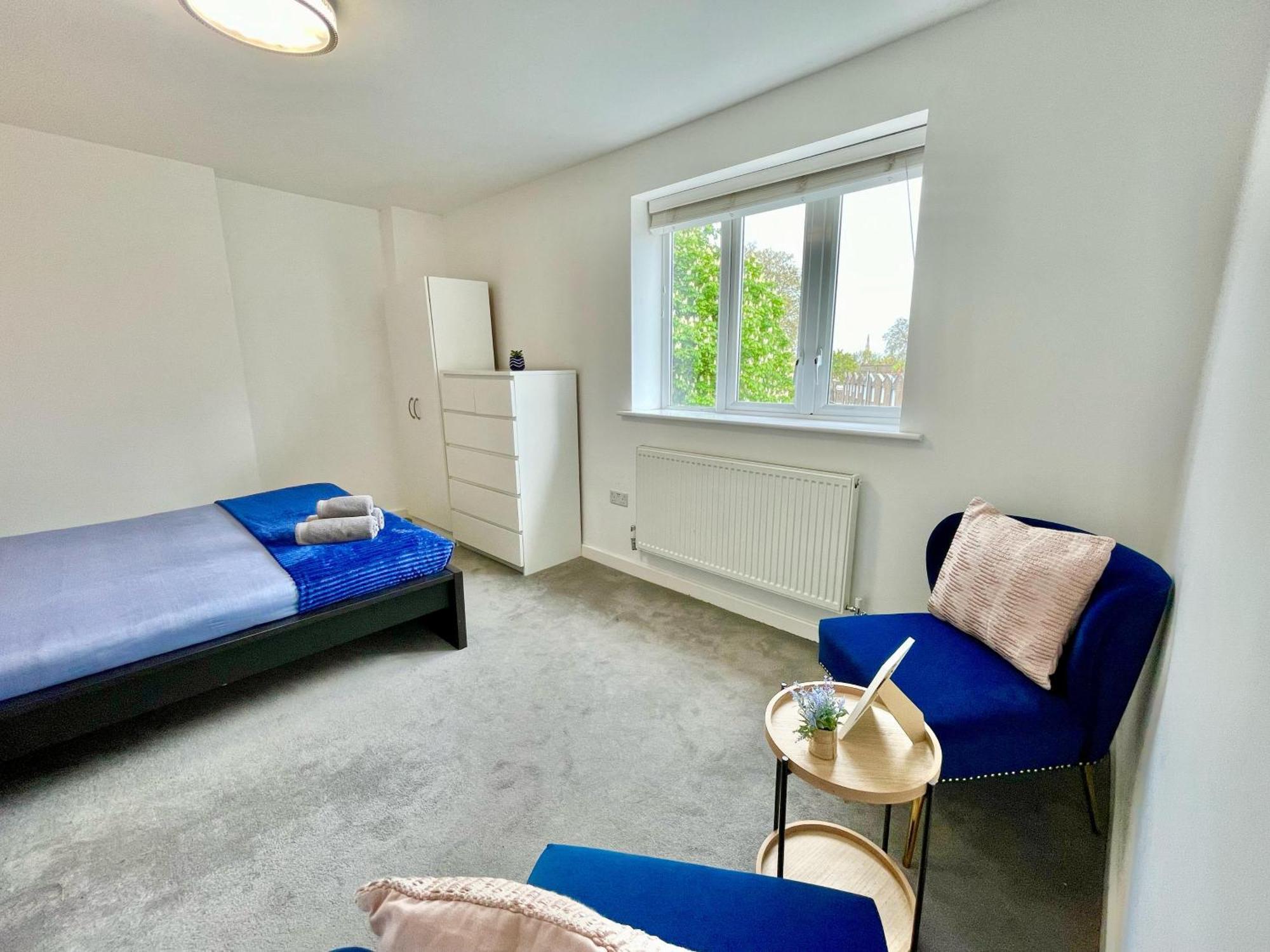 Cozy 2-bedroom Flat With Private Balcony Near Islington Station, Canonbury Apartment
