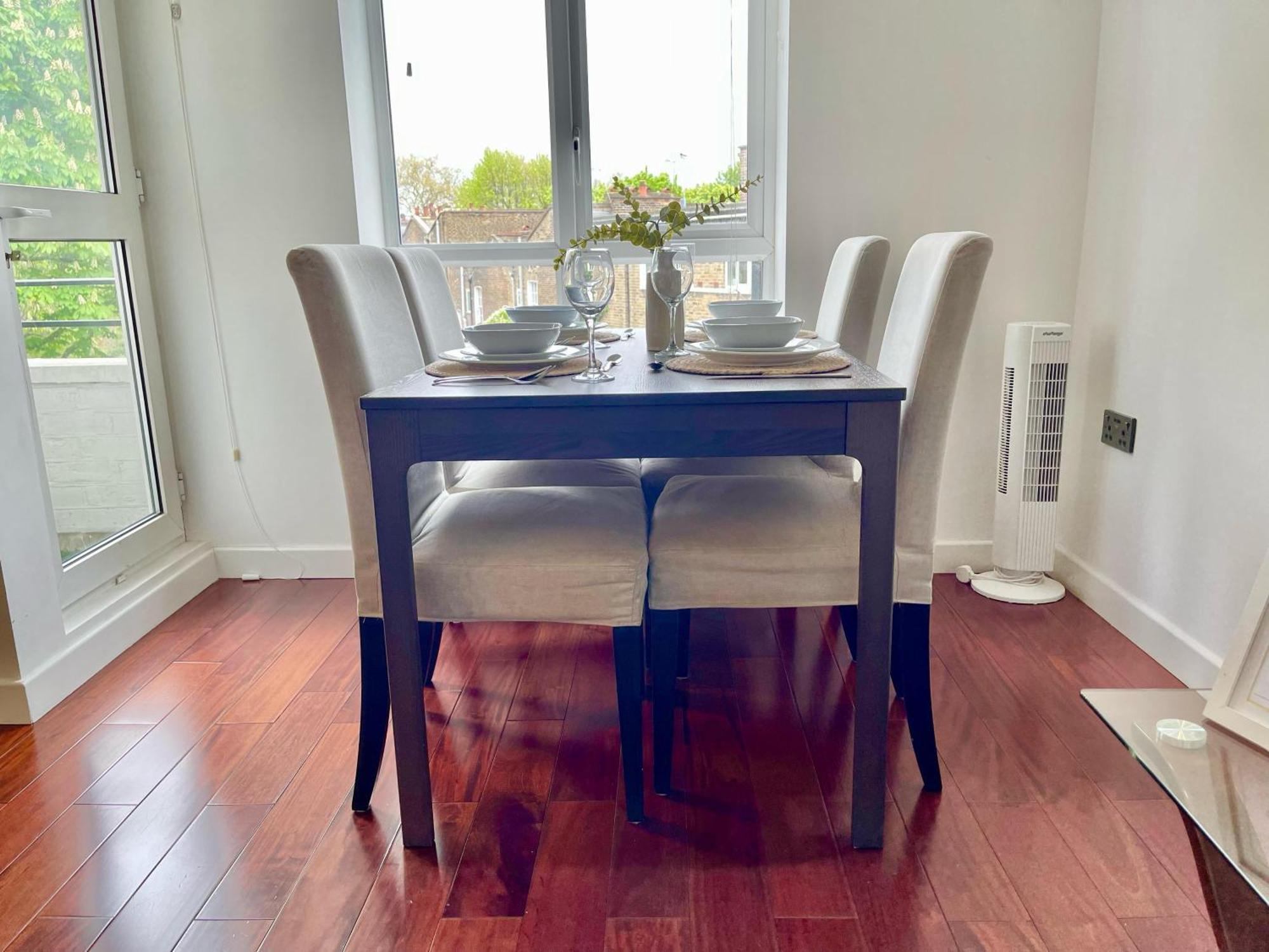 Apartment Cozy 2-bedroom Flat With Private Balcony Near Islington Station, Canonbury London