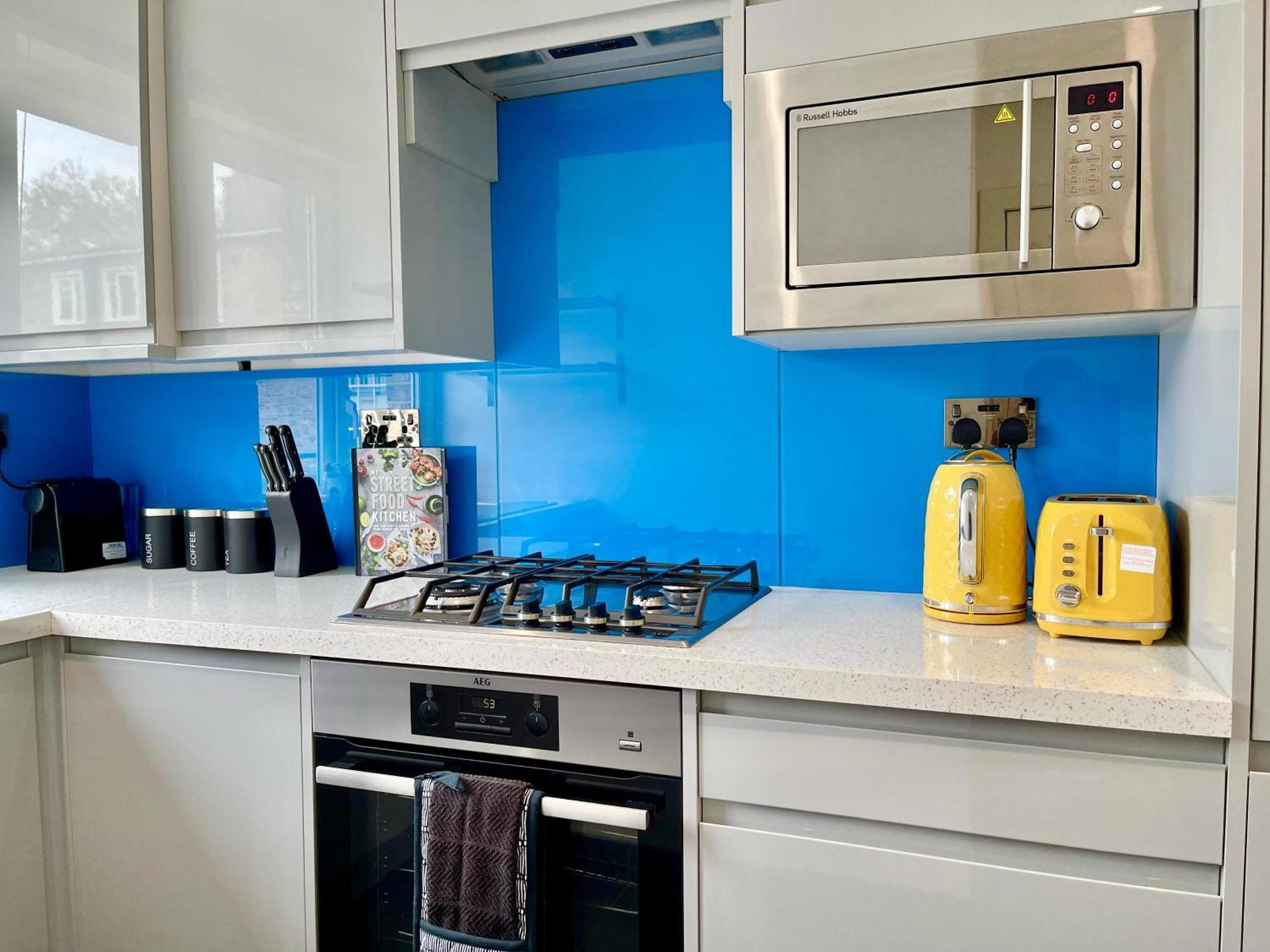 Cozy 2-bedroom Flat With Private Balcony Near Islington Station, Canonbury * London