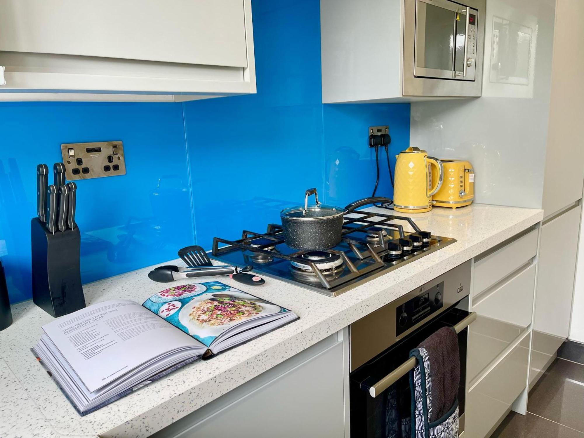 Cozy 2-bedroom Flat With Private Balcony Near Islington Station, Canonbury