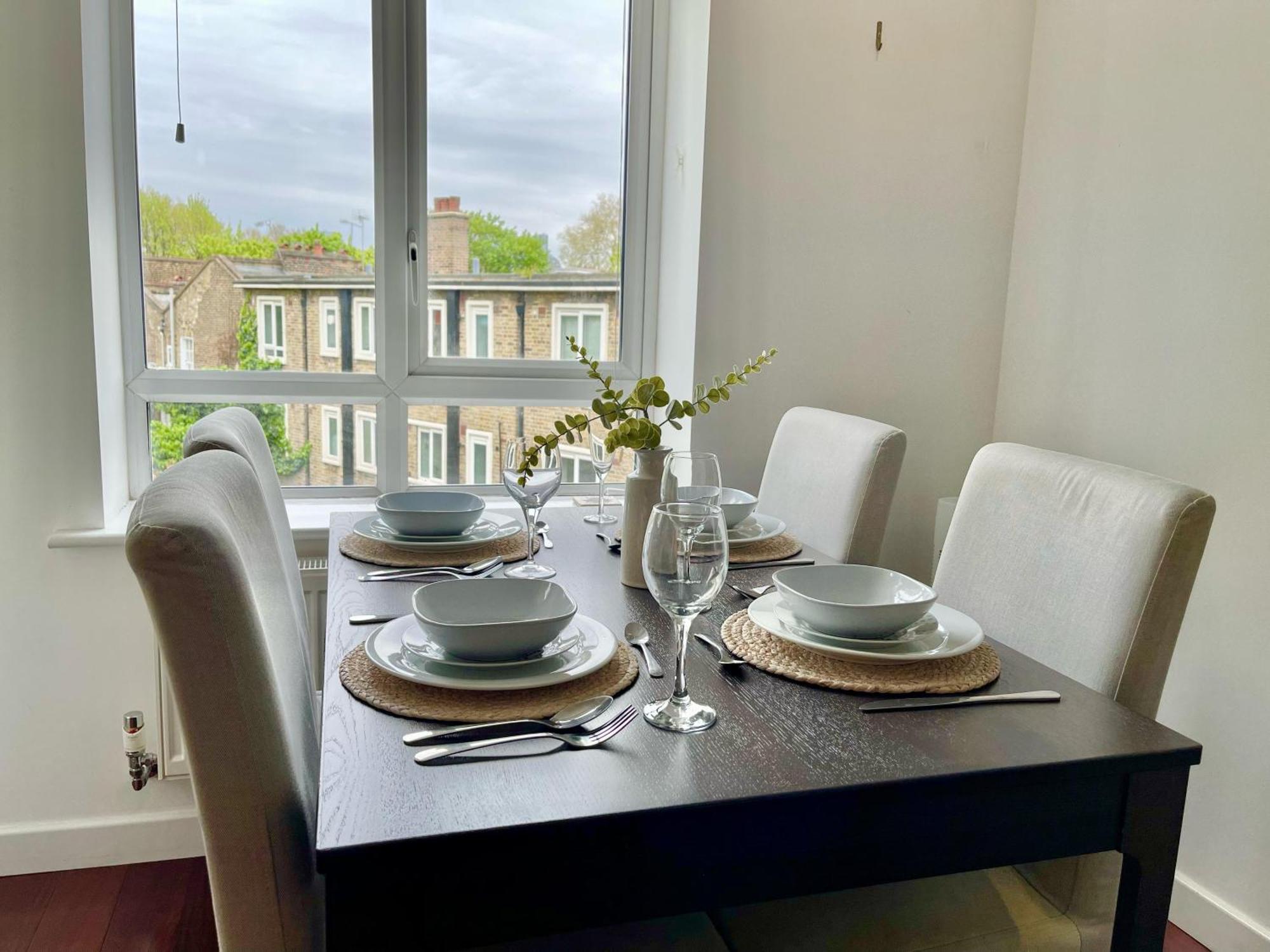 Apartment Cozy 2-bedroom Flat With Private Balcony Near Islington Station, Canonbury *