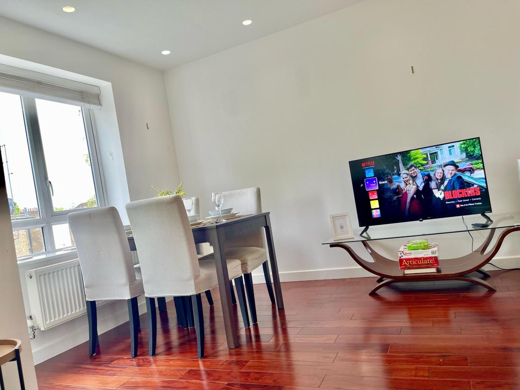Cozy 2-bedroom Flat With Private Balcony Near Islington Station, Canonbury * London