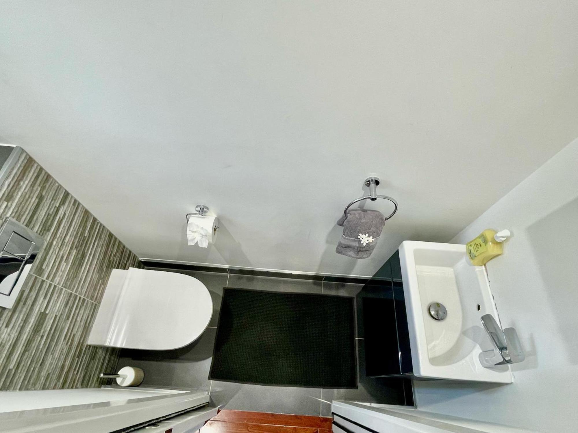 Cozy 2-bedroom Flat With Private Balcony Near Islington Station, Canonbury
