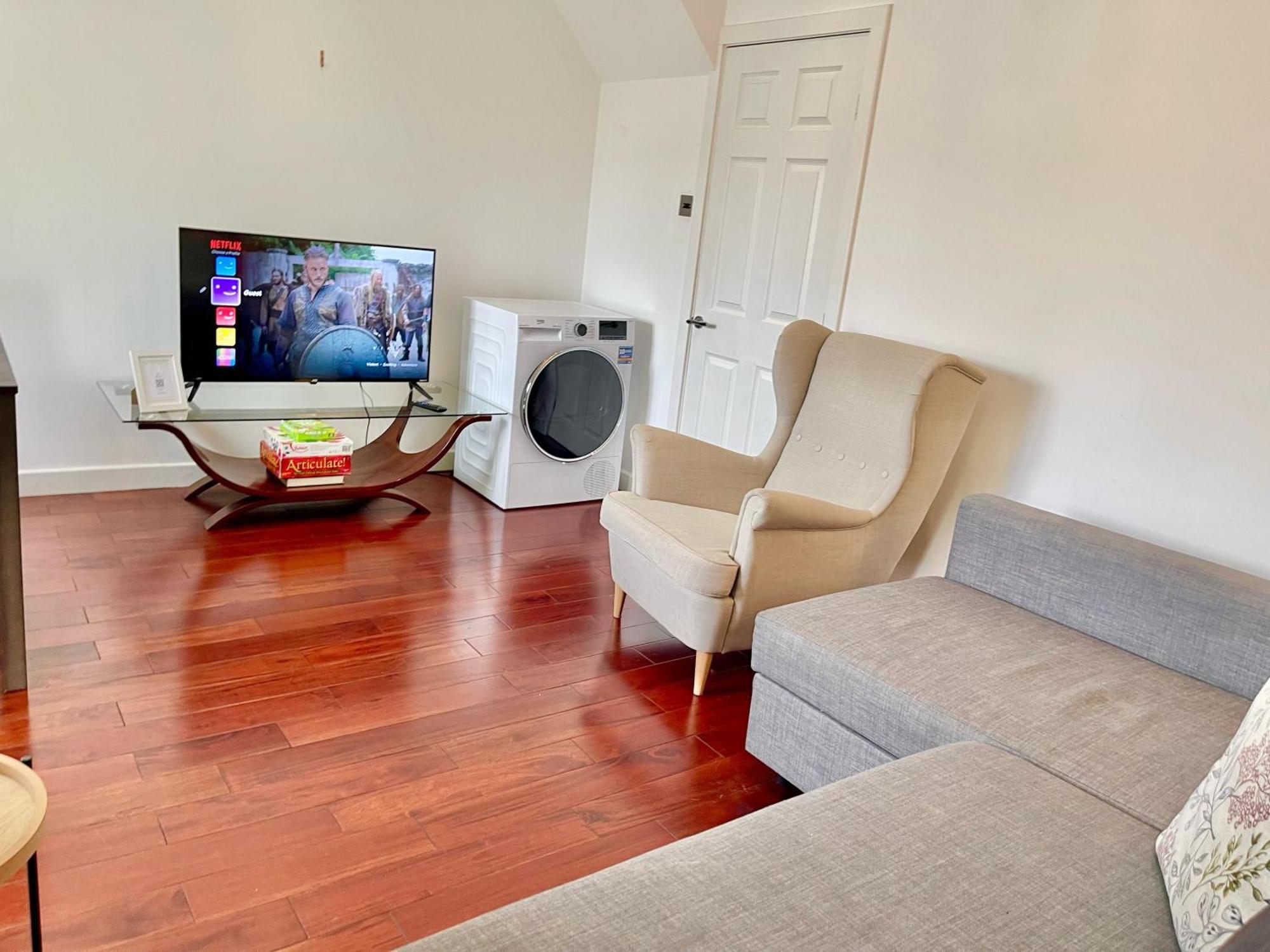 Cozy 2-bedroom Flat With Private Balcony Near Islington Station, Canonbury London