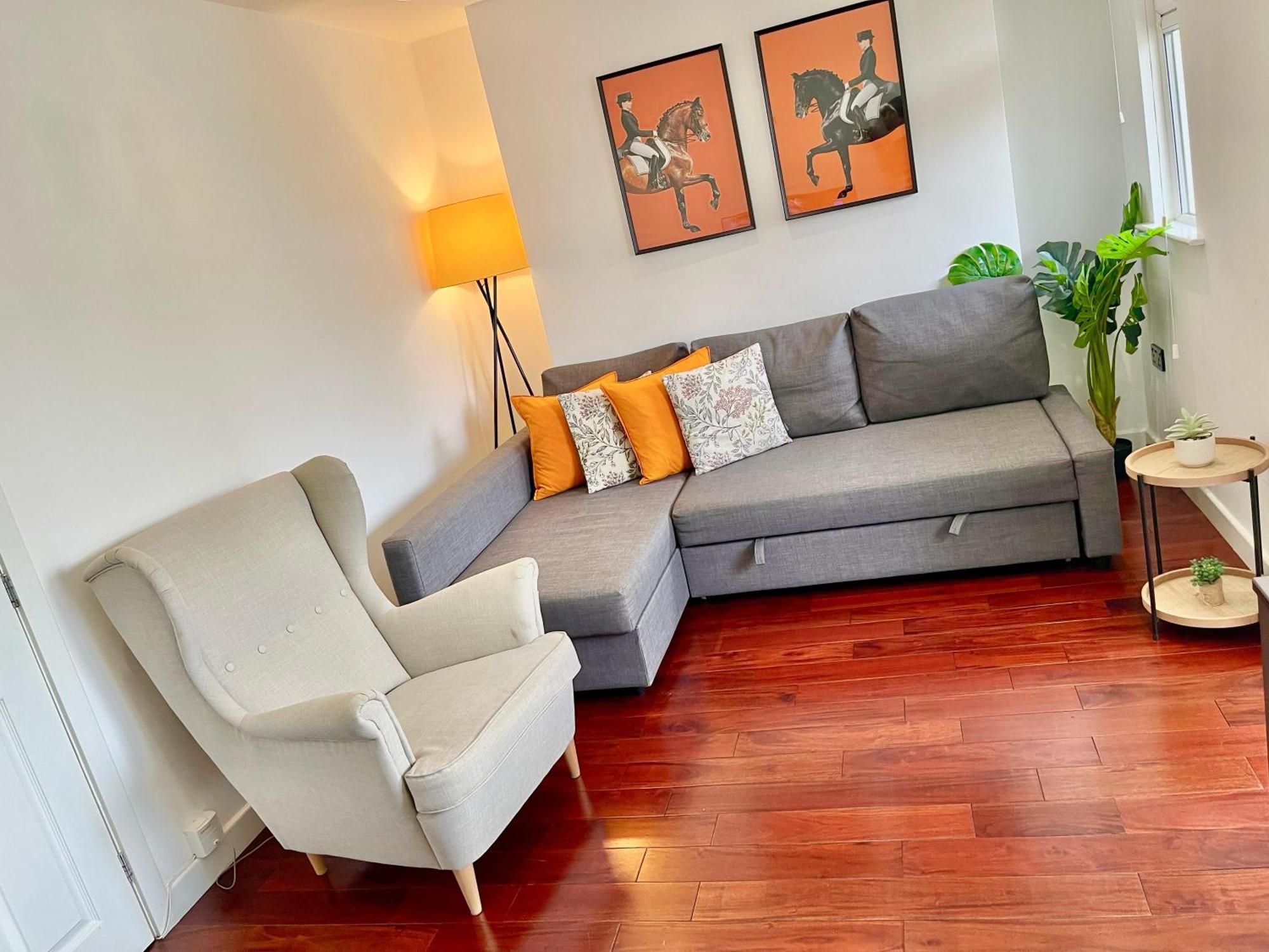 Apartment Cozy 2-bedroom Flat With Private Balcony Near Islington Station, Canonbury *