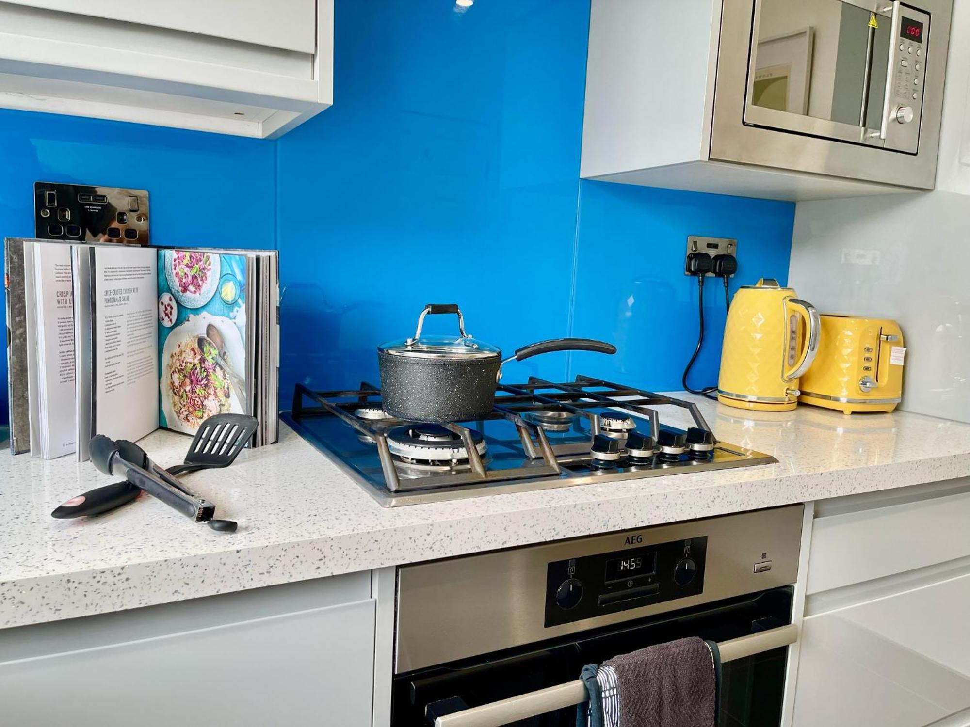 Apartment Cozy 2-bedroom Flat With Private Balcony Near Islington Station, Canonbury London