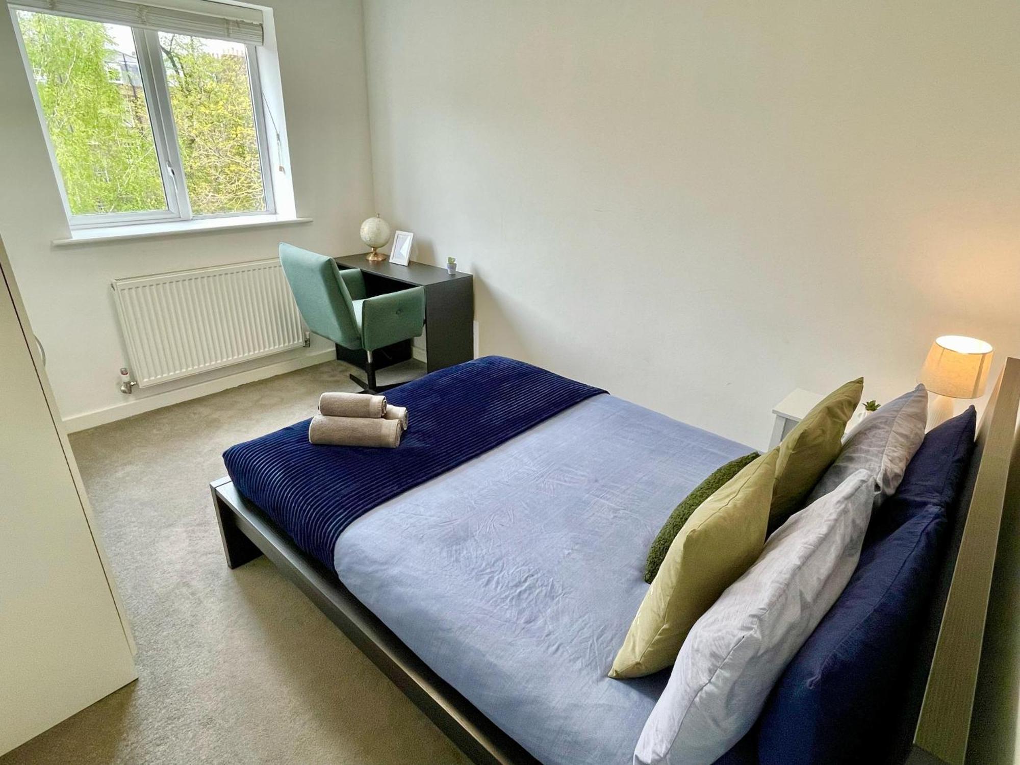 Cozy 2-bedroom Flat With Private Balcony Near Islington Station, Canonbury Apartment