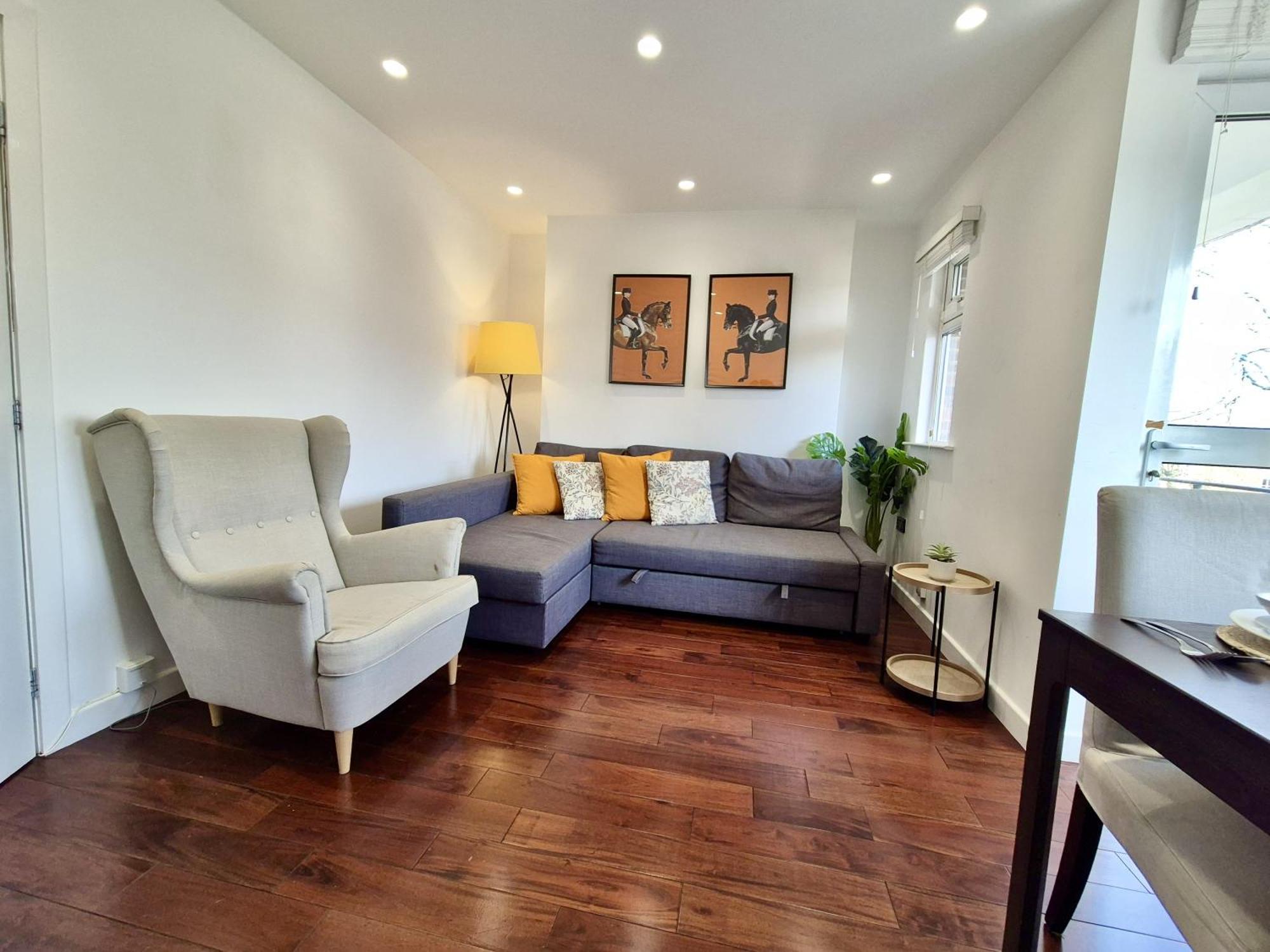 Cozy 2-bedroom Flat With Private Balcony Near Islington Station, Canonbury * London