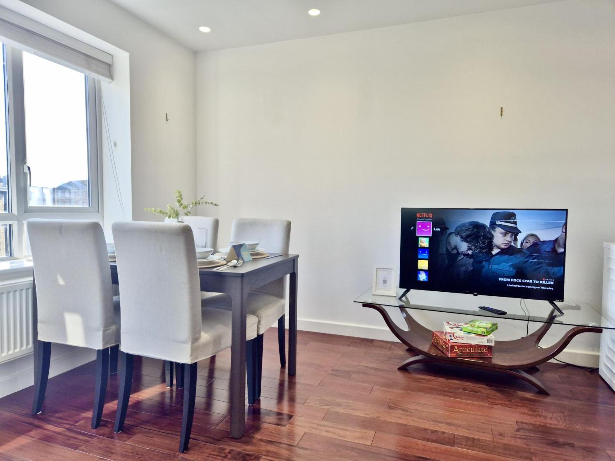 Cozy 2-bedroom Flat With Private Balcony Near Islington Station, Canonbury